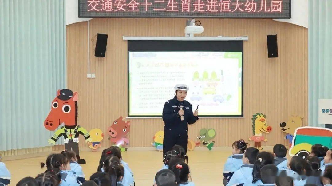 合陽交警走進幼兒園宣傳交通安全知識.