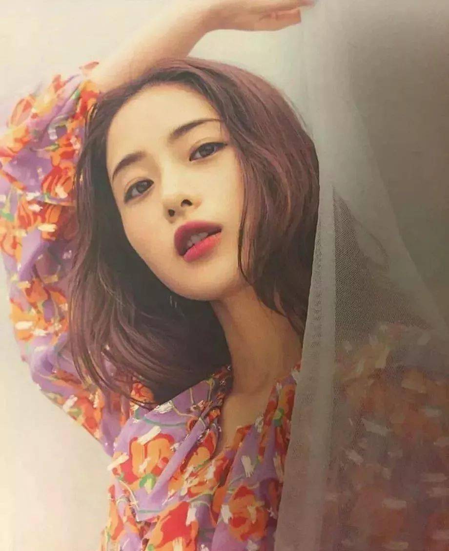 到仙女烫的最佳代表不得不搬出神颜石原里美,她的仙女烫锁骨发超美的