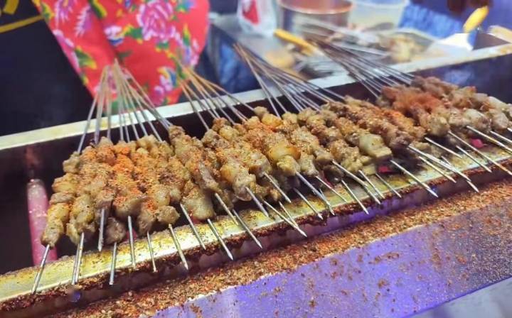 在"尔滨"中央大街发烤串 潮新闻对话鹤岗文旅局局长丛培甲_游客_小串