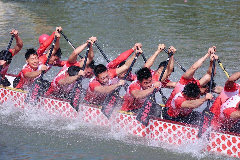广东顺德龙舟队在松花江首次"触电冰上龙舟"_哈尔滨_比赛_项目