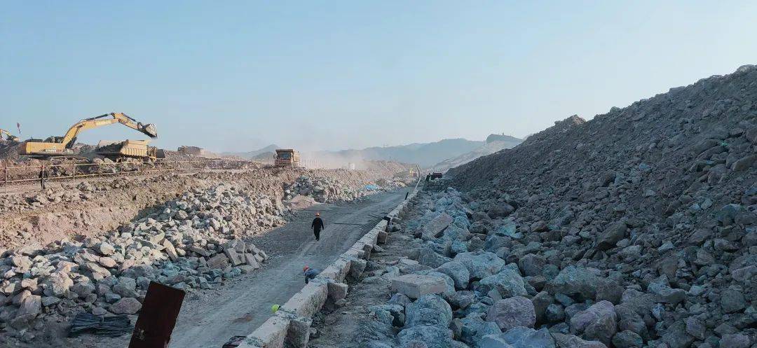 天台苍山产业集聚区二期"裘凤路"项目开工!_工程_道路_建设