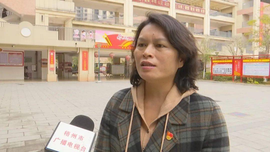 龙圩区教育局党组成员,龙圩区中心小学党总支书记,校长 黄英梅:"2024