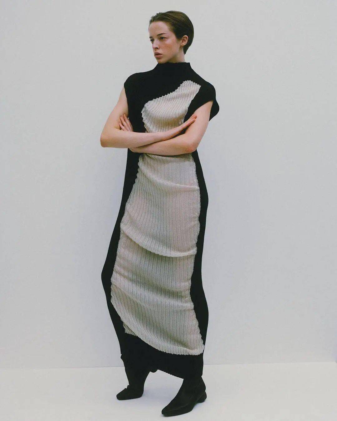 乔布斯都爱的三宅一生品牌,推出一款纸做的衣服_设计的_系列_身体