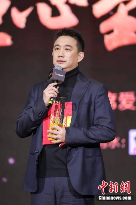 黄磊获奖图片.