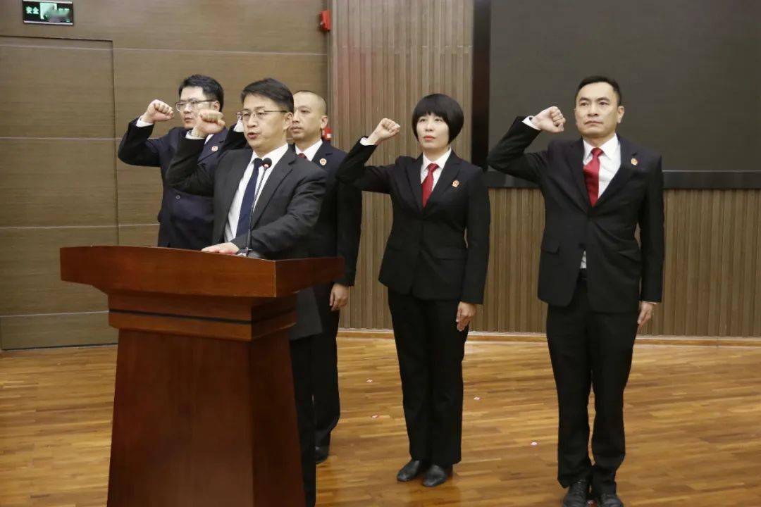 为汕头市监察委员会副主任,代理主任的议案,听取市委组织部有关负责人
