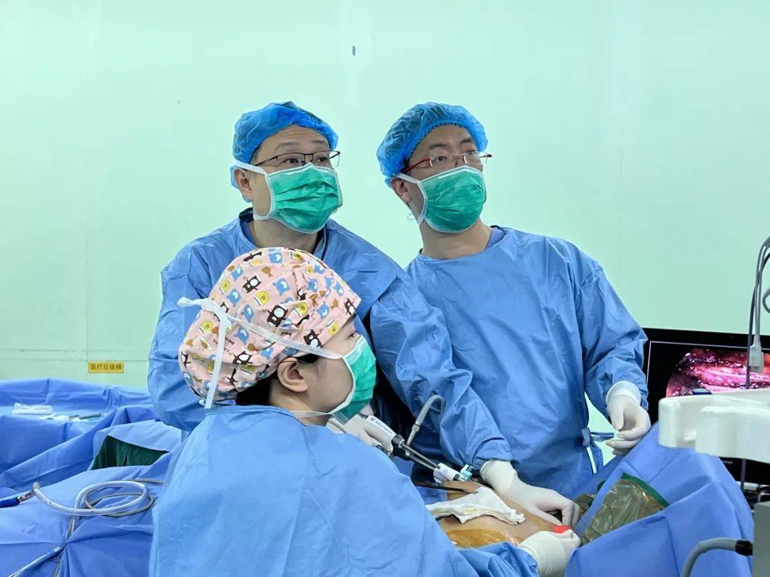 微创手术让这些患者有更多选择|长宁医"星"_甲状腺_邱伟华_单孔