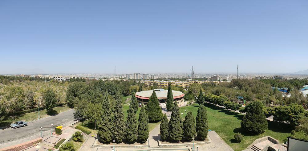 5"的国际合作办学模式,与伊朗伊斯法罕大学建立了合作交流关系,学生在