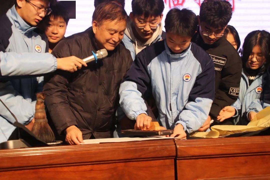 "非遗文化进校园"阳谷木雕文化报告会在三中举行_传承_展播_系列
