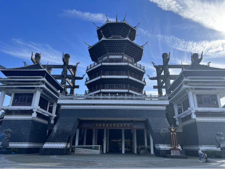 大年初一,2024多彩贵州城龙腾盛世不夜城花灯庙会等你来逛!