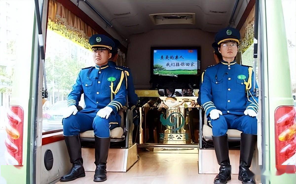 郑州灵车司机:见人不主动问好,不参加喜事,开车忌讳踩刹车_黄宝生