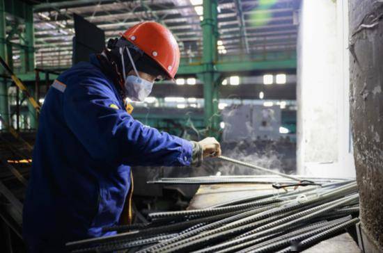 铆足干劲赶订单 奋力实现开门红_伊犁_生产_钢铁