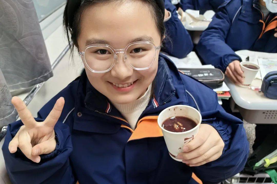 金清清初审 | 林国星再审 | 倪莎,杨玲萍终审 | 裘洪平绍兴市元培中