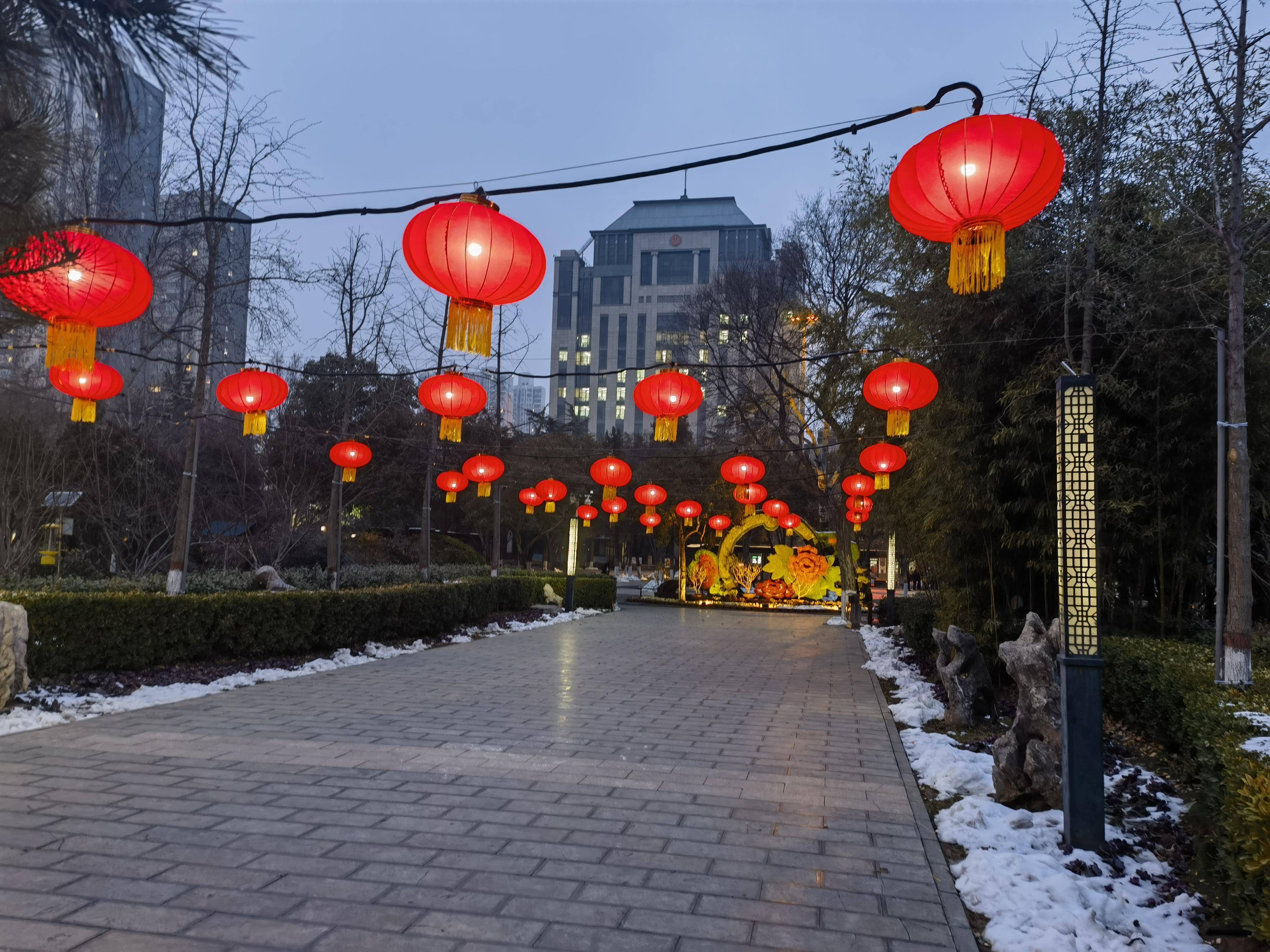 过新年挂灯笼图片图片