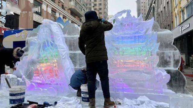 哈尔滨：冰雪热带火冰雕师 日薪最高1200元