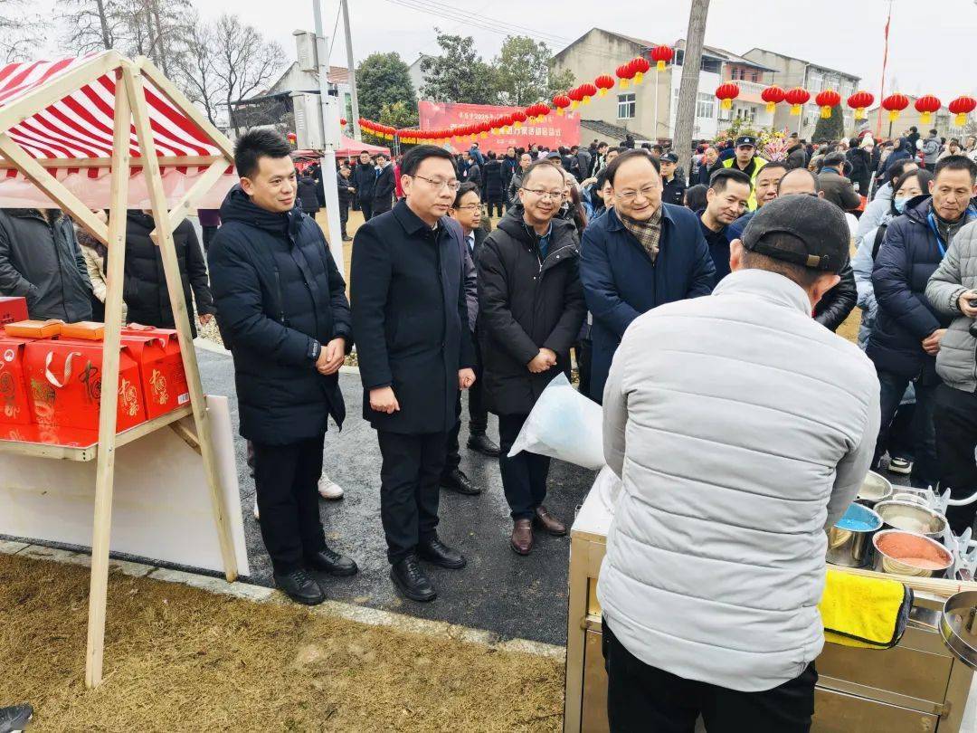 梦——文化进万家"暨"百万春联·送福进万家"活动在云梦县伍洛镇举行