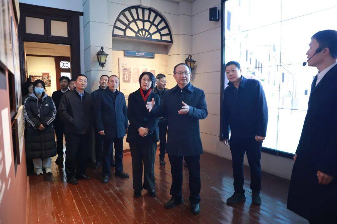 市人大常委会主任廖奇志,副主任杨鸿敏陪同.