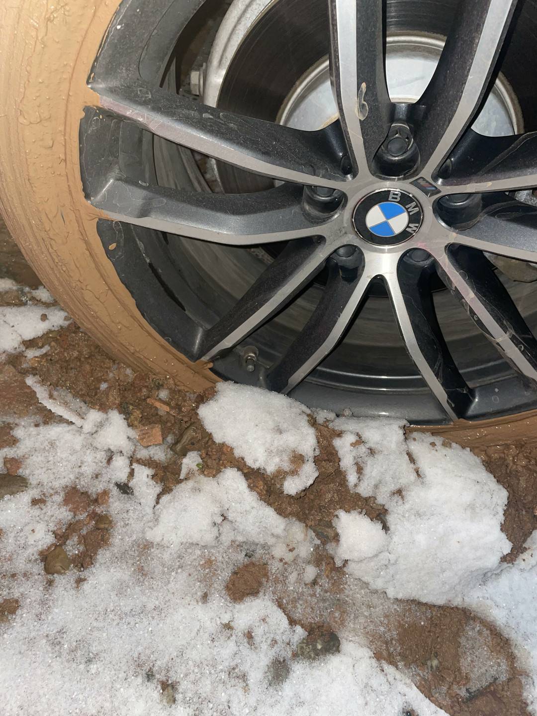 深夜上龙泉山寻雪打卡 有人被困雪路折腾一整夜