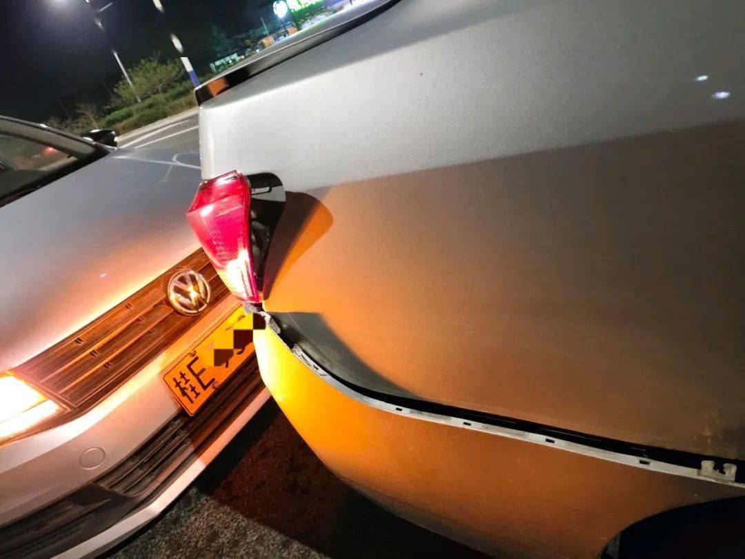 事发向海大道,三车连环碰撞!_事故_北海市_戚某