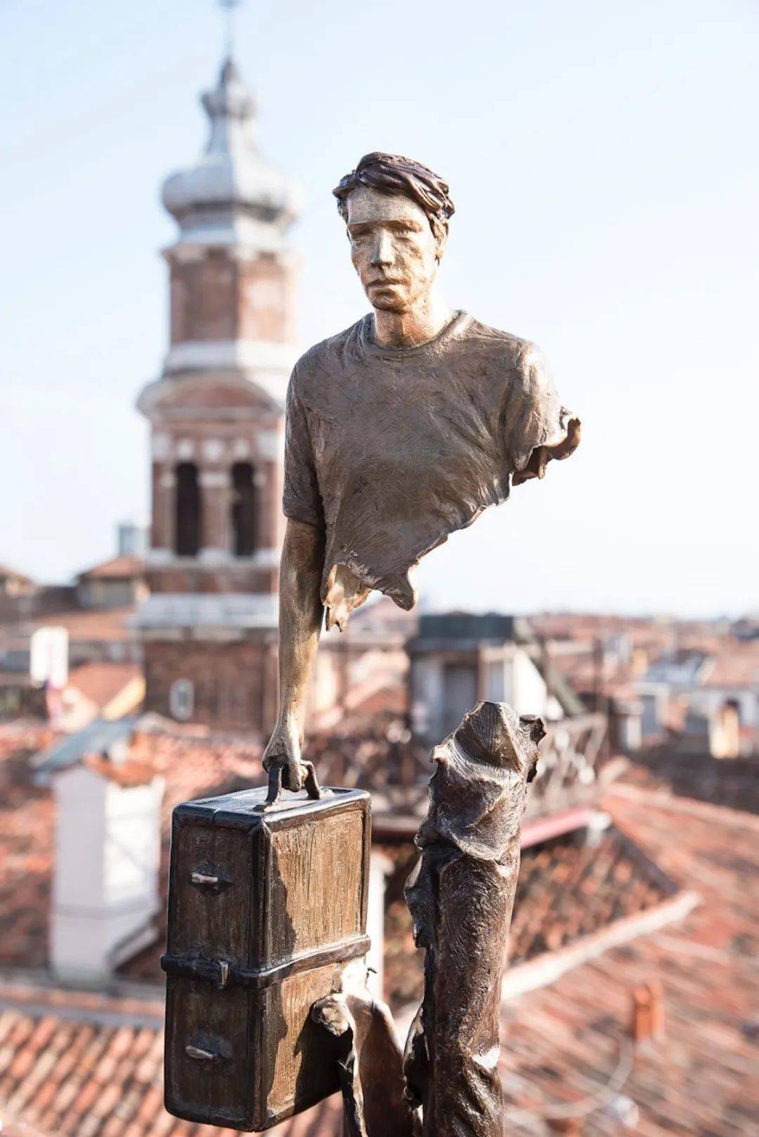 残缺的震撼,"破碎感"的大神级诠释,被掏空的旅行者们_卡塔拉诺_雕塑