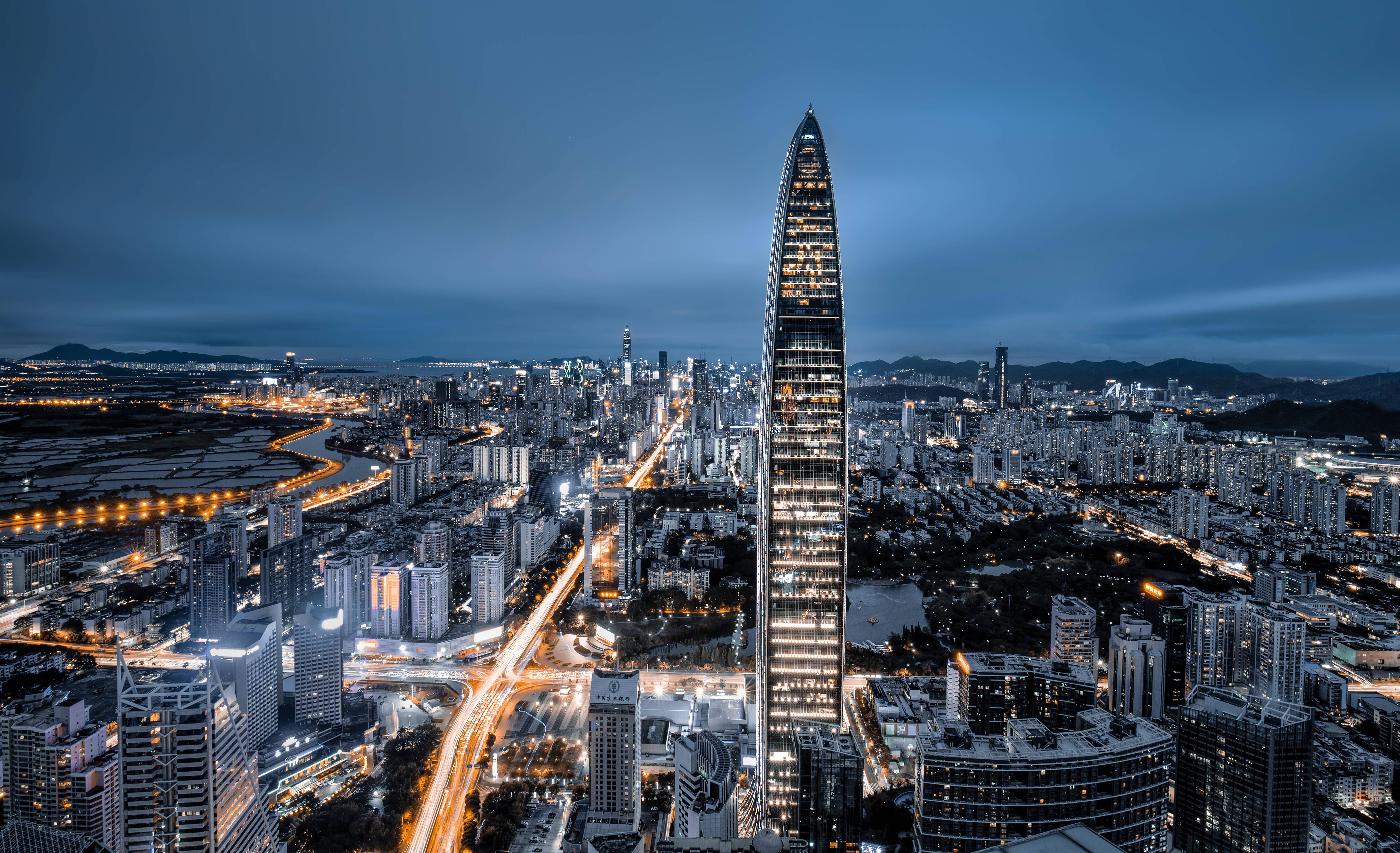 作为深圳的中心城区,高度建成区,罗湖拥有"一半山水一半城"的基底,第