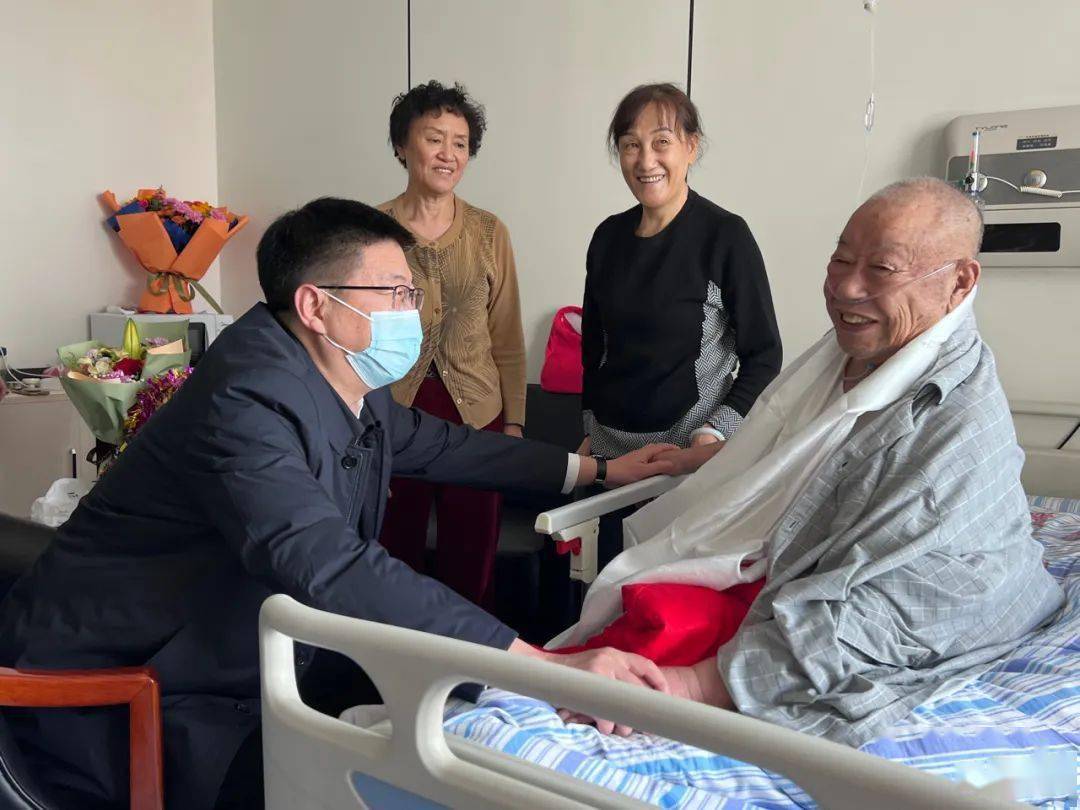 67州委书记张晓军,州长叶万彬走访慰问果洛州在宁离退休老干部_发展