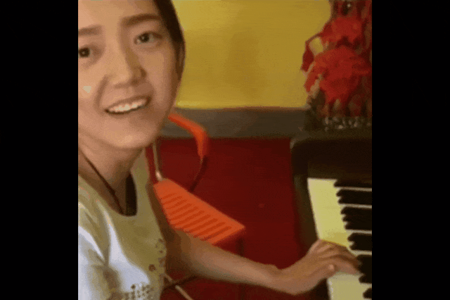 wcweekly)作者:柳嘟嘟视界·网暴模型表情包流传9年,背后的钢琴老师却