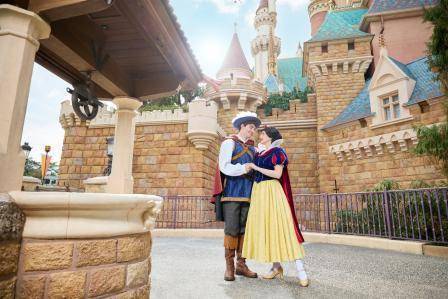 福气惊喜迎龙年,香港迪士尼"奇妙年年"新春庆祝活动启动_游客_贺年