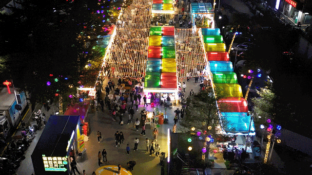 前不久"长圳民生夜市"盛大开业城市烟火与社区文化在这里交相辉映各式