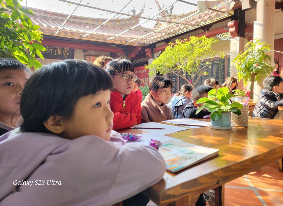 啦~誇一誇愛心老師~和熱愛學習的小朋友~the end材料整合自:奎霞村,院