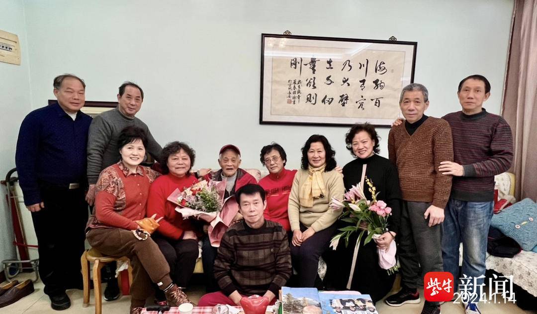 70岁南京老人致电扬子晚报感谢96岁恩师_马老_音乐_杨明