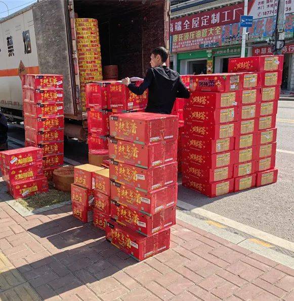 近日,大桥派出所接群众举报,在永定区大庸桥办事处某冷冻食品批发有限