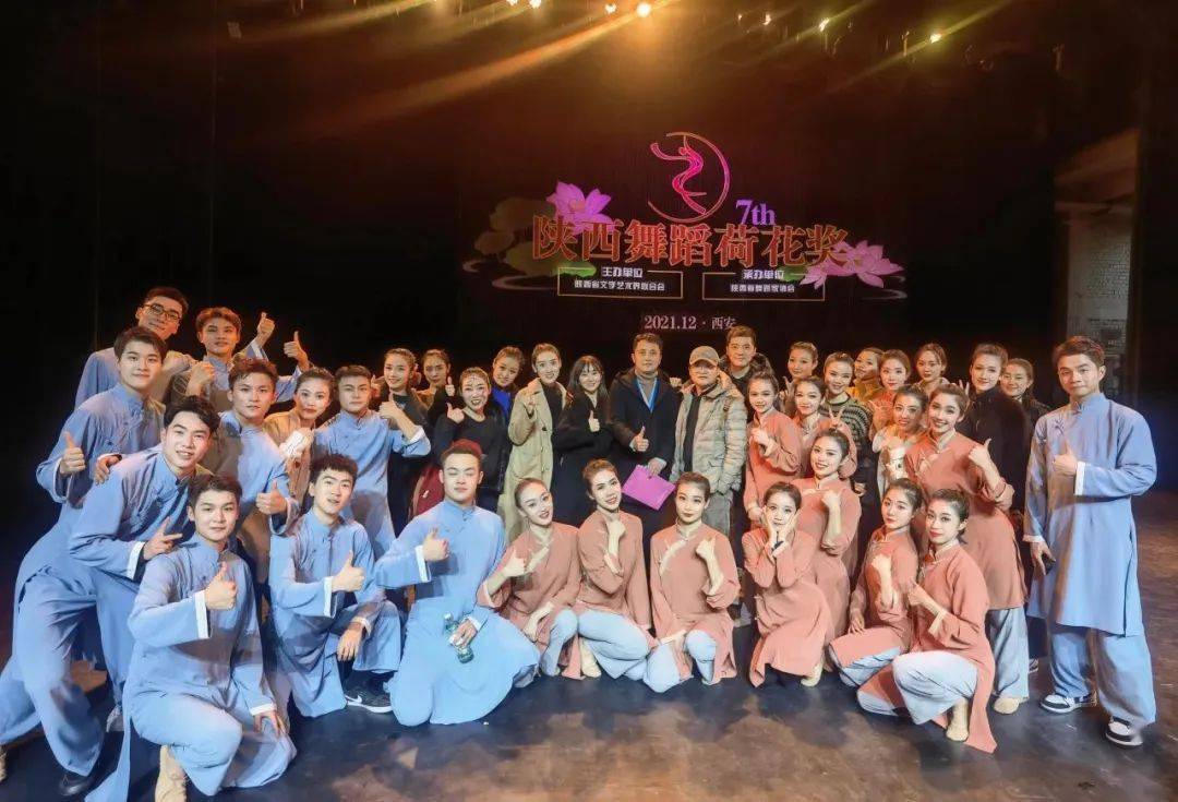 部分获奖及实践经历2021年12月第七届陕西省荷花奖大赛《天行健》创作