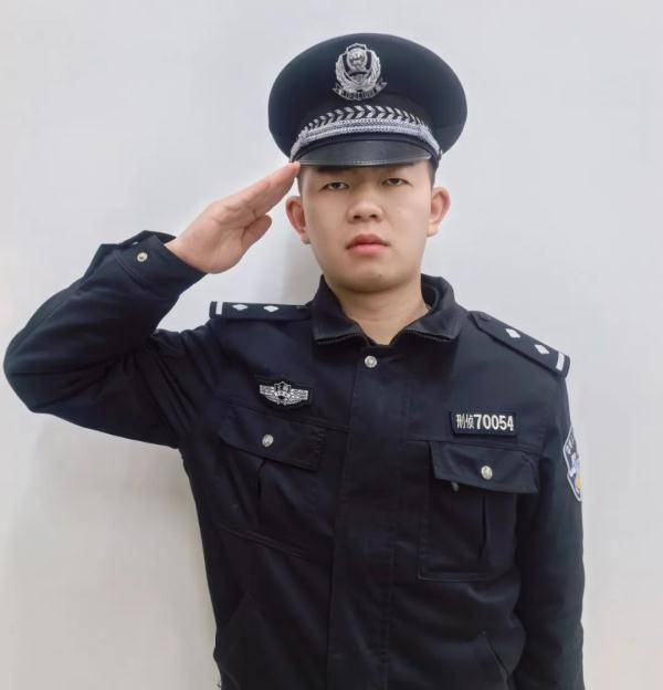 公安民警制服图片