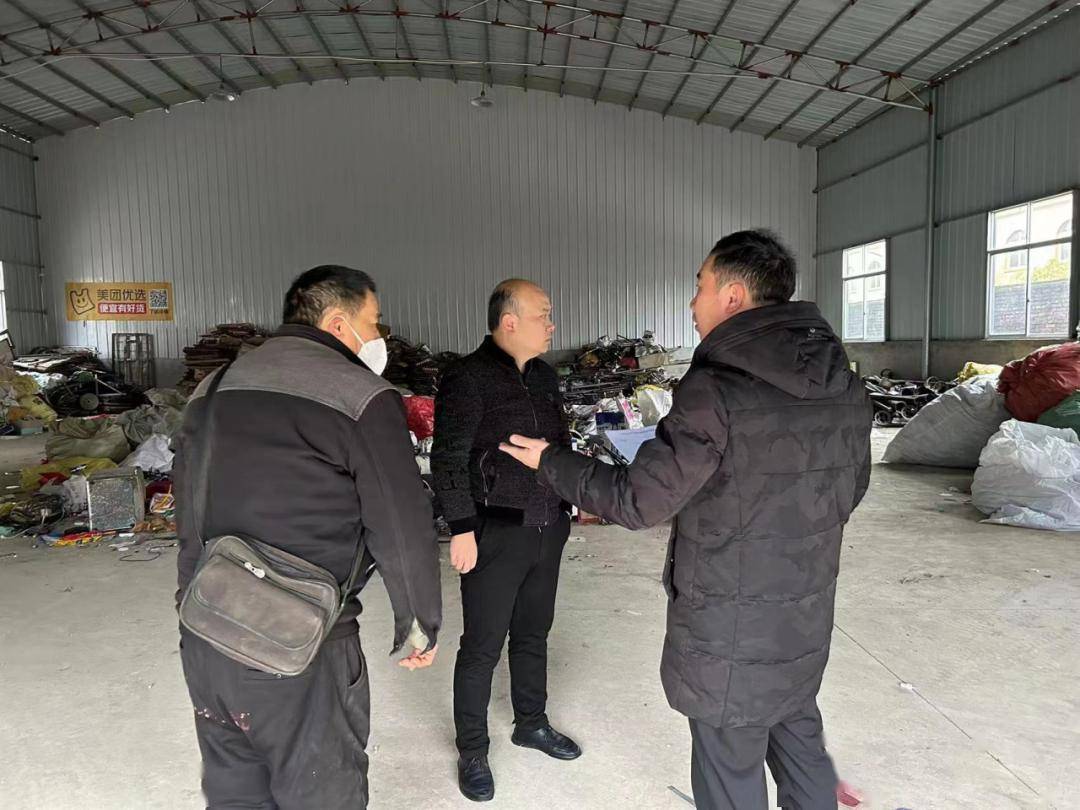 市场监督局对人员密集的火车站,天然气公司和华联粤客隆超市运行的