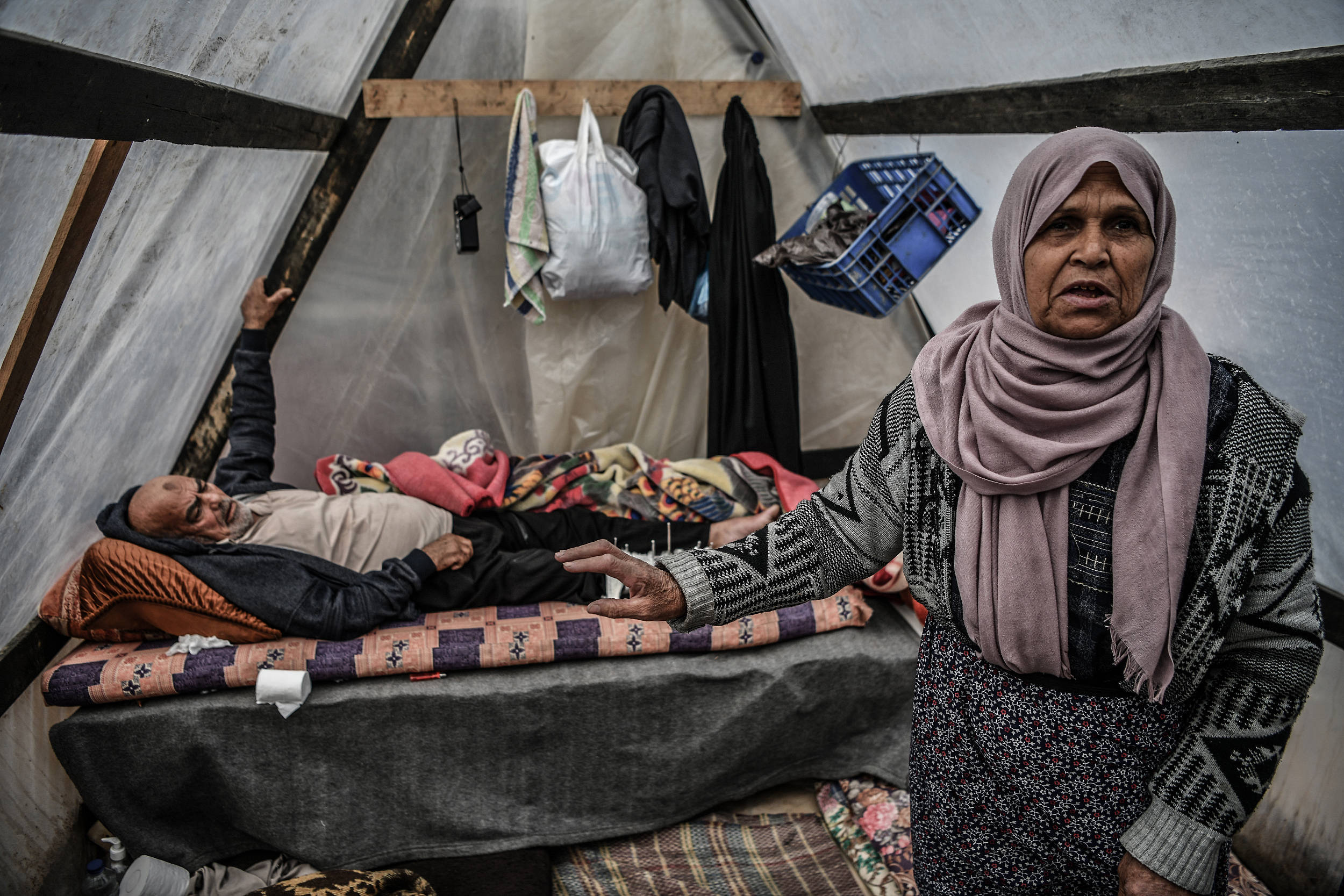 早安·世界|战局混乱又遇恶劣天气,加沙难民生活雪上加霜