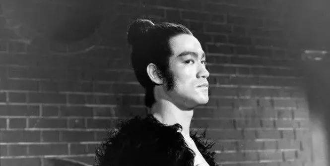 向华强却执意娶她,41年后,丁佩说出李小龙离世原因_邹文怀_琳达_死亡