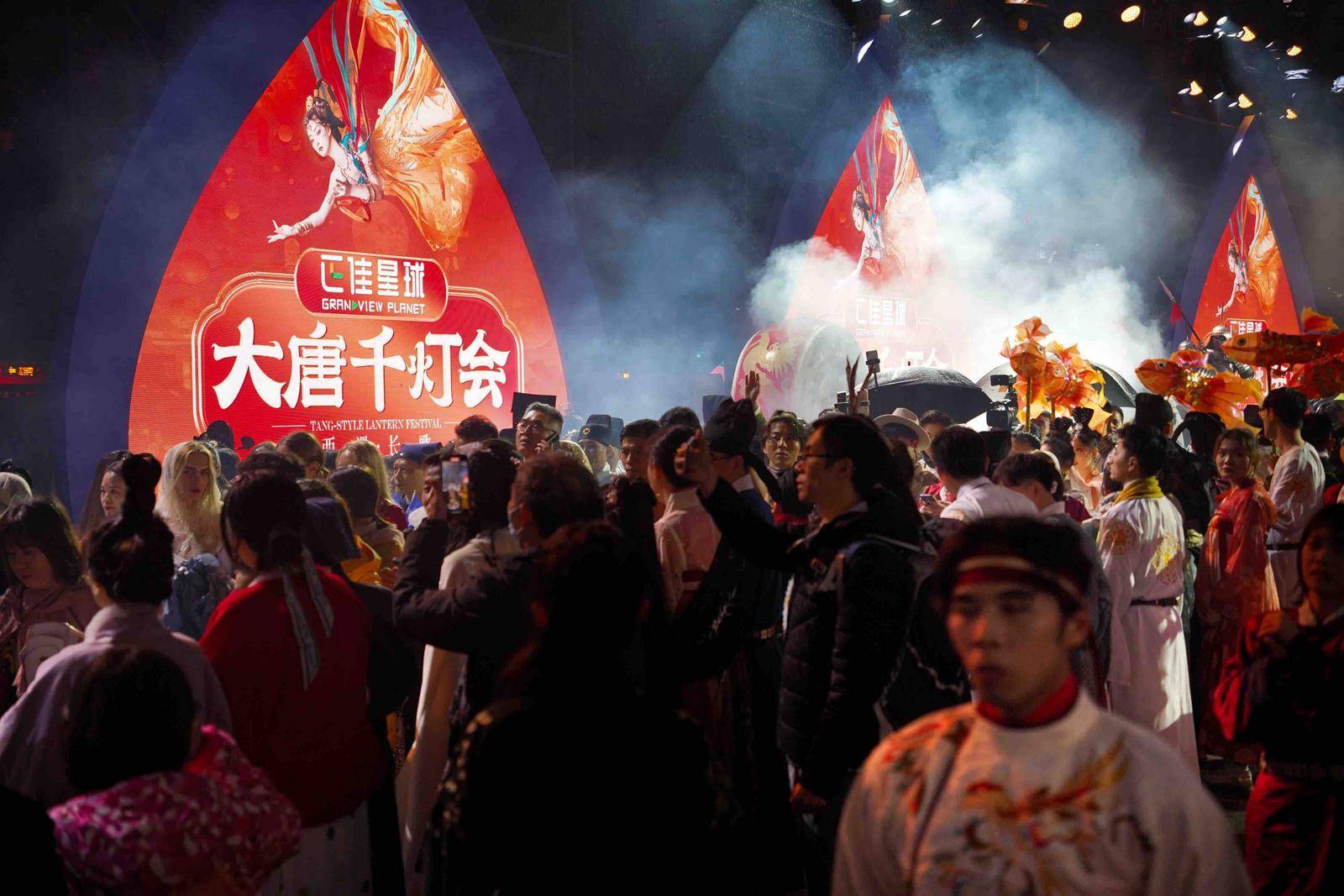 tang-style lantern festival kicks off at zhengjia