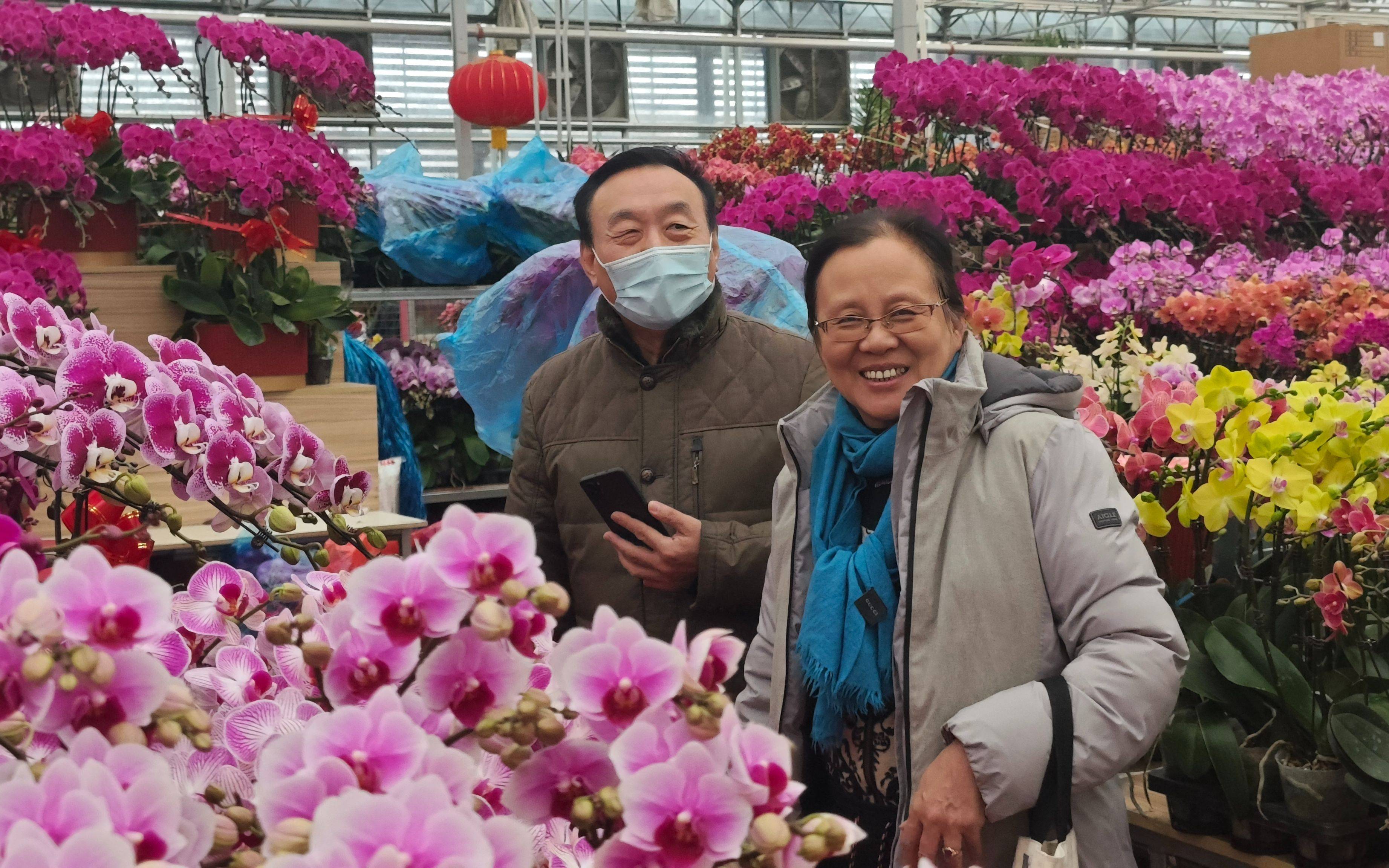 在南四環花鄉奧萊東側的黃土崗花卉市場,一進門便彷彿置身花山花海