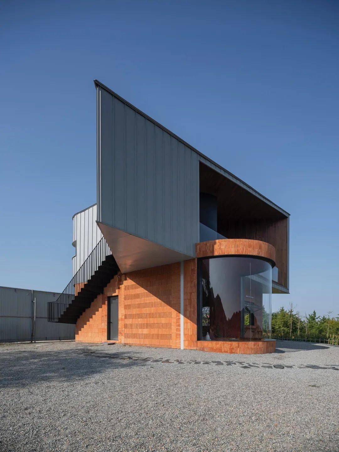 小型公共建筑设计:山东日照·bmx小轮车比赛看台 / 殊至建筑