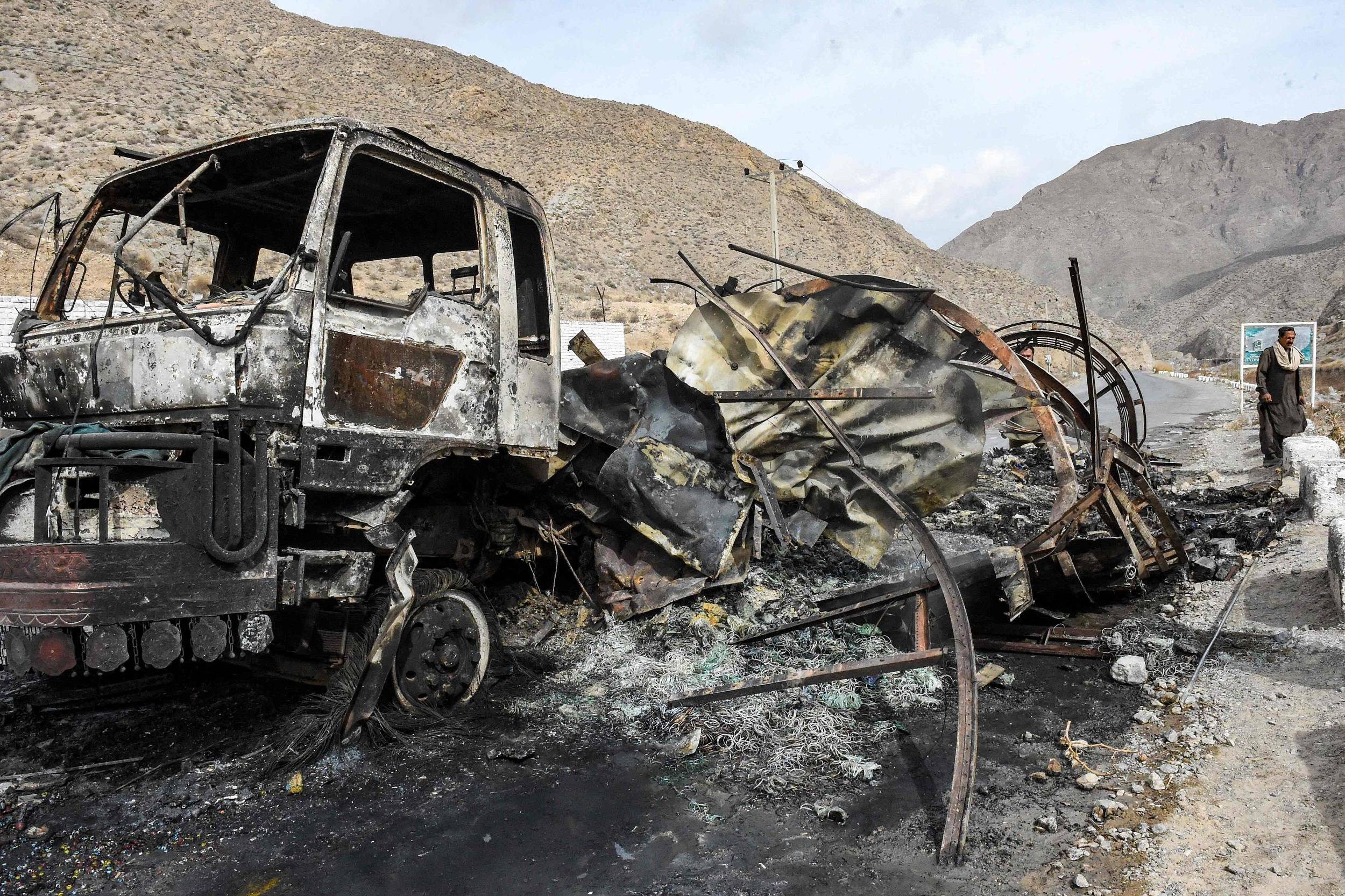 巴基斯坦俾路支省发生袭击事件,至少15人死亡_包括_时间_炸弹