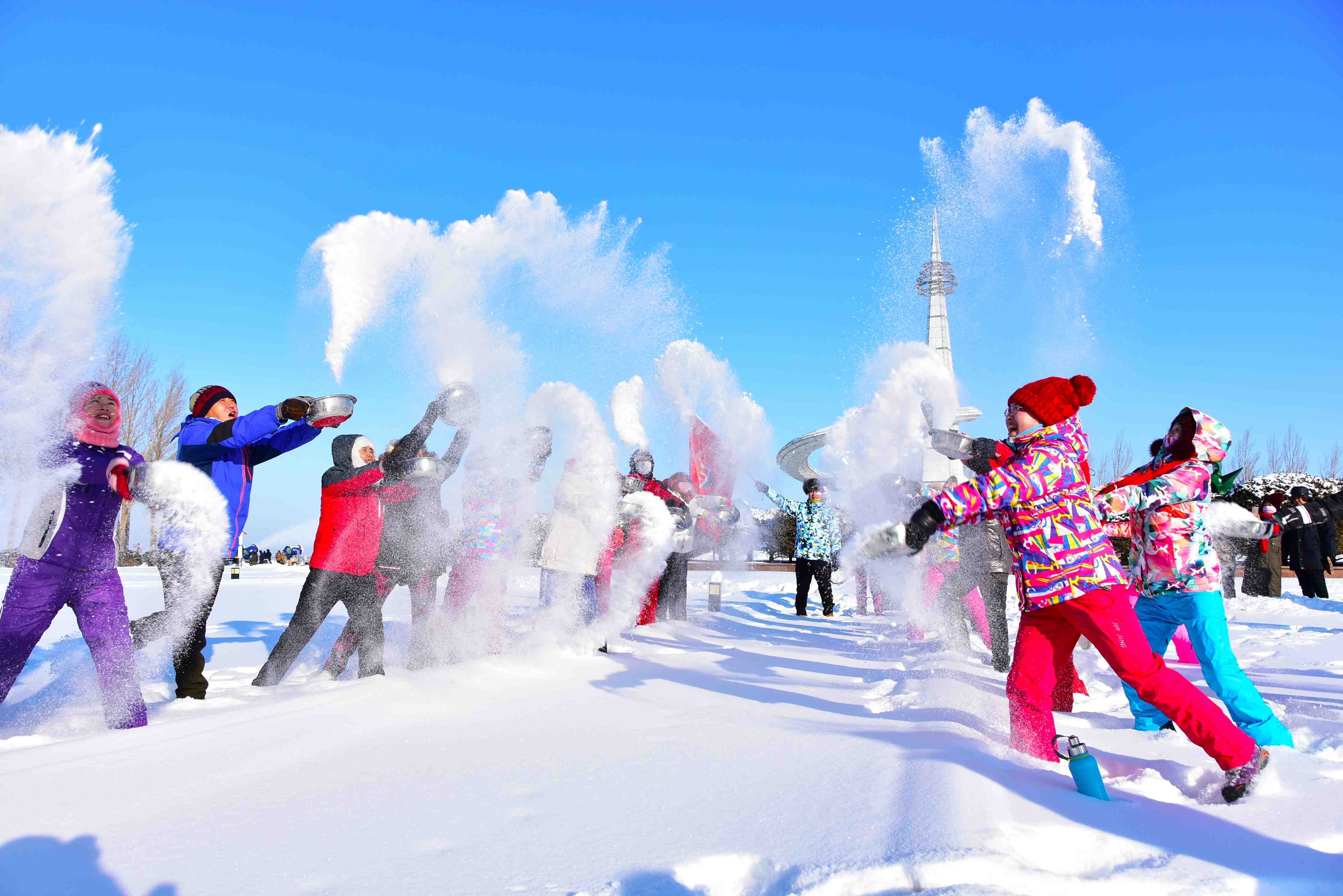 黑龙江泼雪节现场 黑龙江省文化和旅游厅供图1月29日