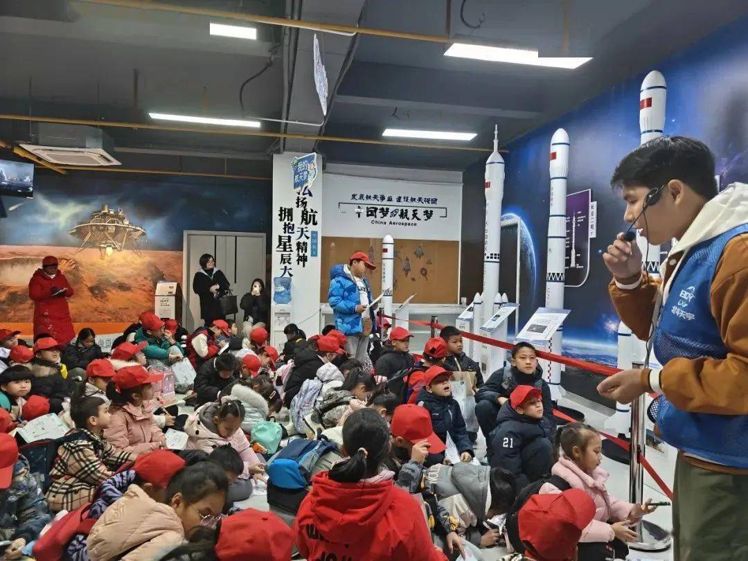 探索宇宙空间"研学活动_广西科技馆_科学_带着