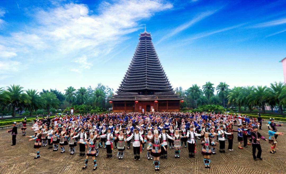 三江大侗寨景区▲三江县月亮街▲三江县宜阳风雨桥▲三江鼓楼还