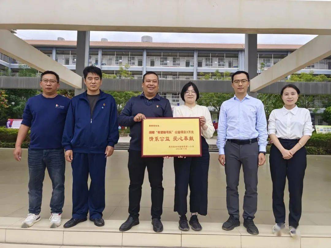 携手青年同行助推国家战略关键词三:在勐海县勐阿镇纳京参加联合义诊