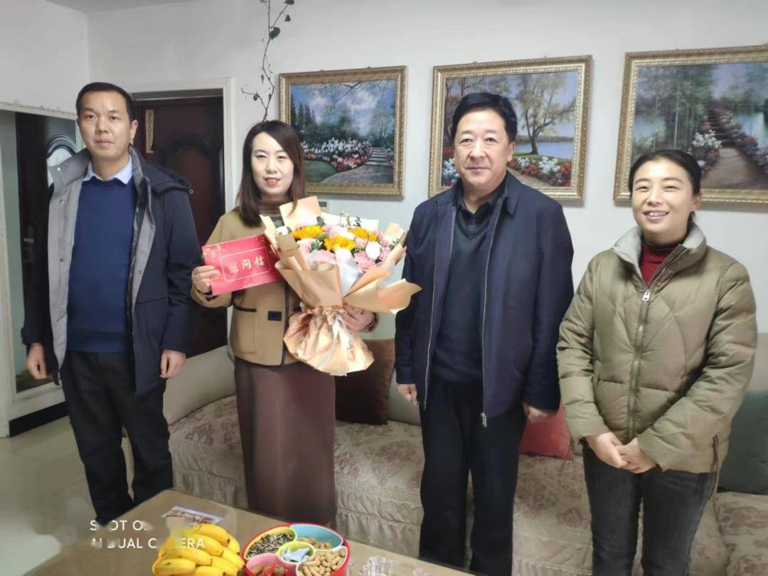 中共礼县委组织部,礼县教育局开展春节前教育专家人才慰问活动