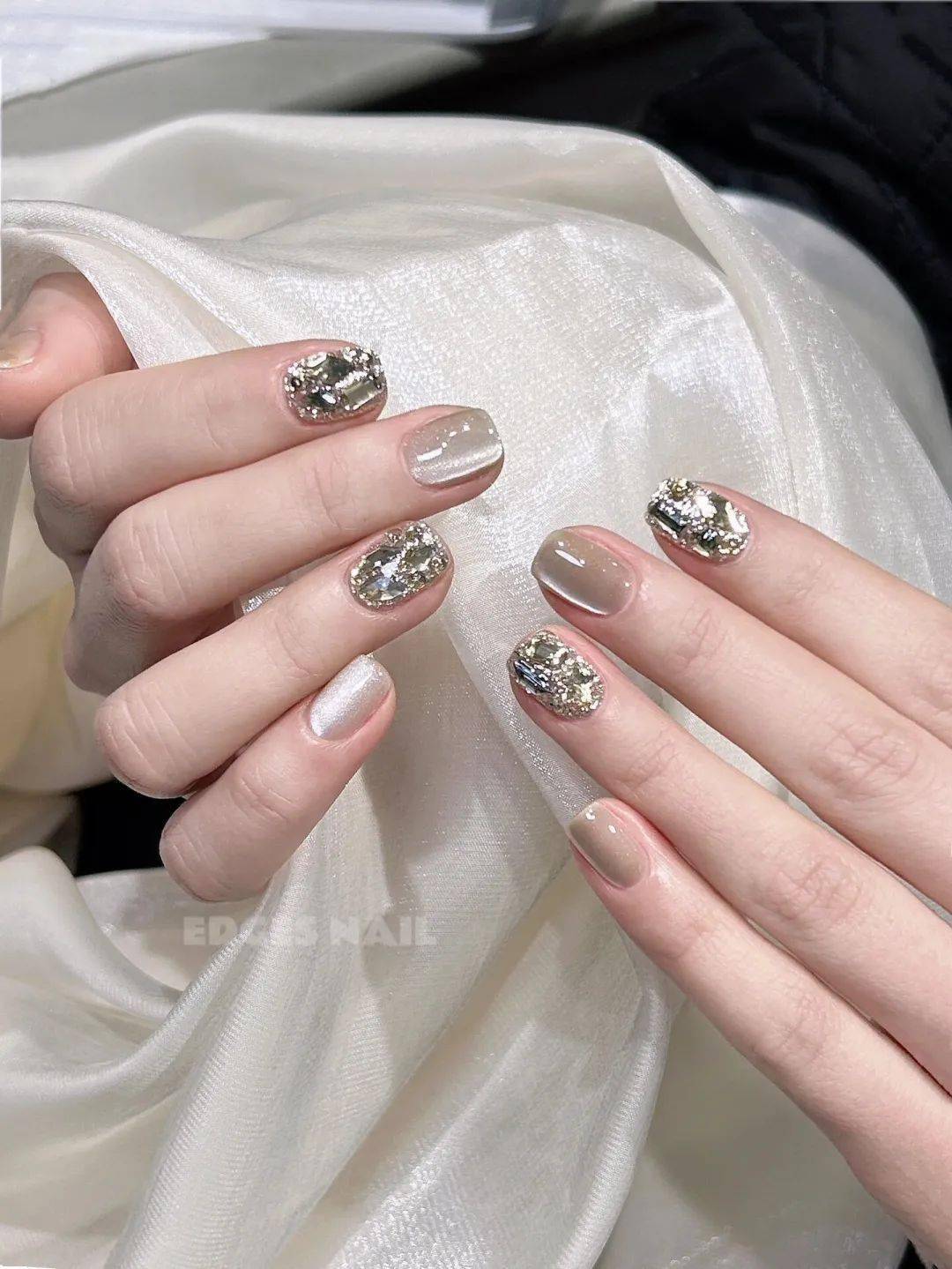 新春美甲特辑③| 一期爆闪猫眼美甲分享,高贵又显白