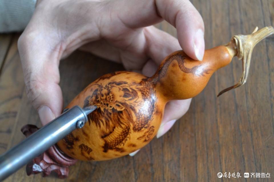 俺村俺家年味浓 | 葫芦烙画迎新春_郝鑫_传承_李亚宁