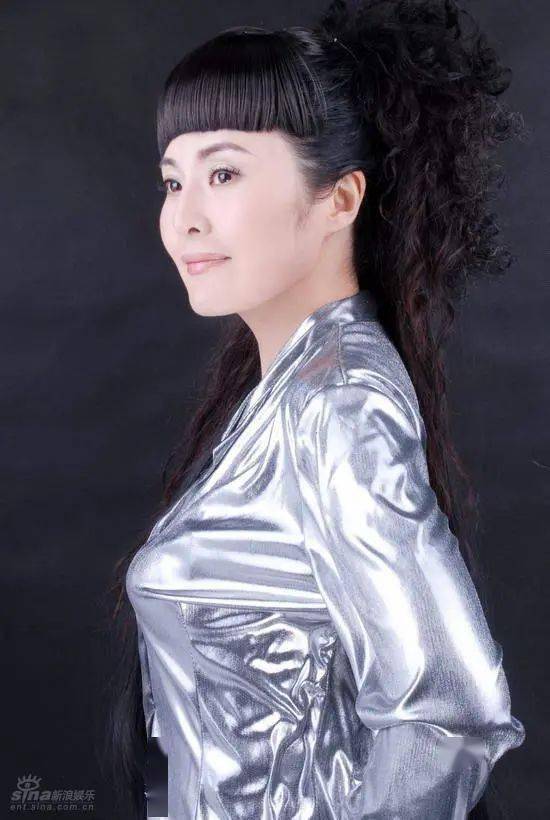由于,田岷经常在舞台上表演,这也让田岷萌生出当演员的想法,从那以后