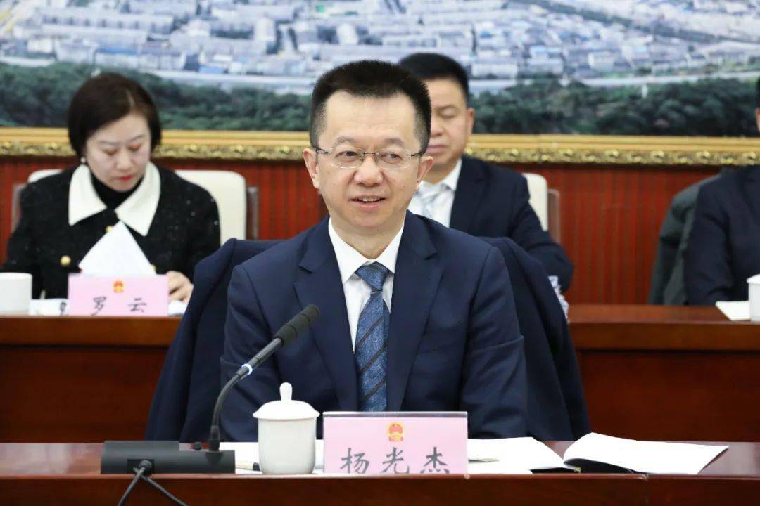 剑河县委书记袁尚凯,县委副书记,县长杨胜朝,县人大常委会党组书记