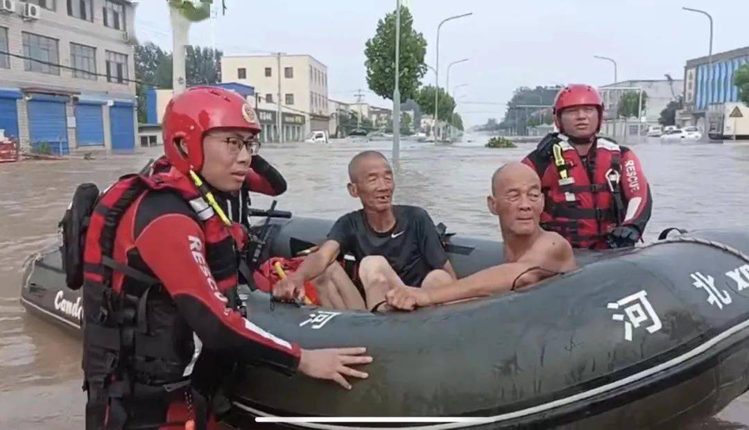 一場與洪水賽跑的生命救援在河北省涿州市靖雅中學驚心動魄展開,燙舷